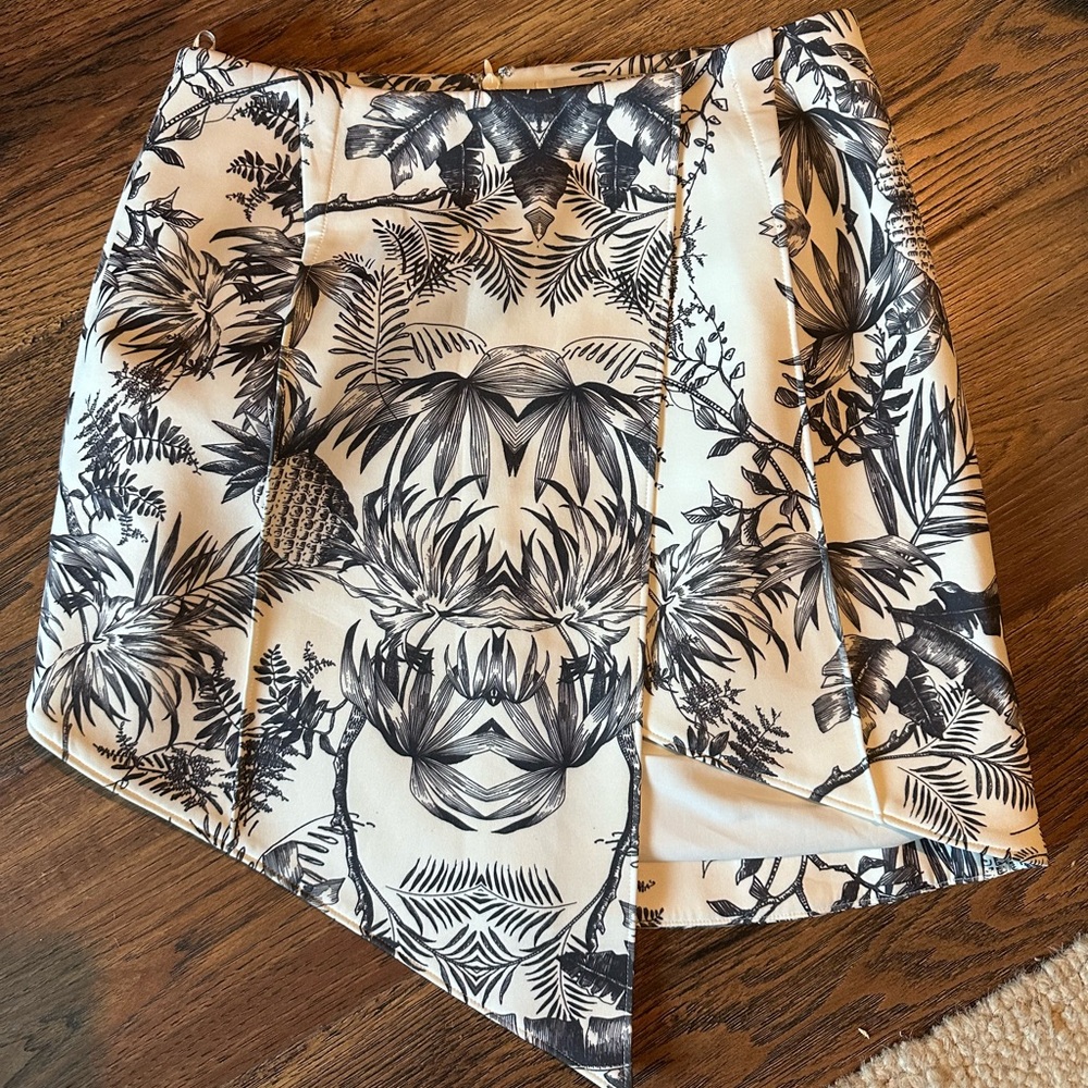 Finders Keepers Tropical Pineapple Asymmetrical Mini Skirt Size M